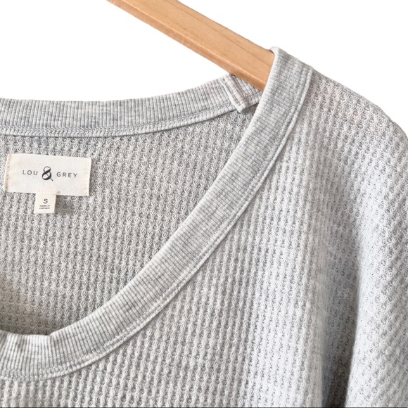 Lou Grey Waffle Shirttail Top - Picture 5 of 8